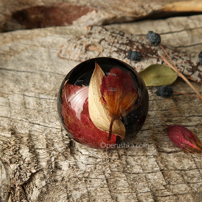 Dark red bud