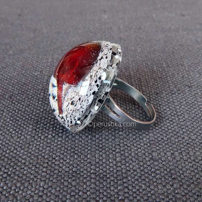 Red on white - Image 3