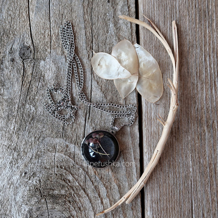 Snowy night necklace - Image 6
