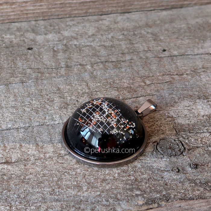 Silver, red and wire - Image 3