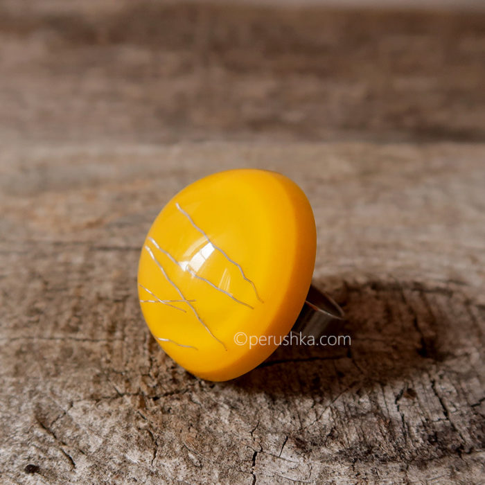 Yellow & wire - Image 3